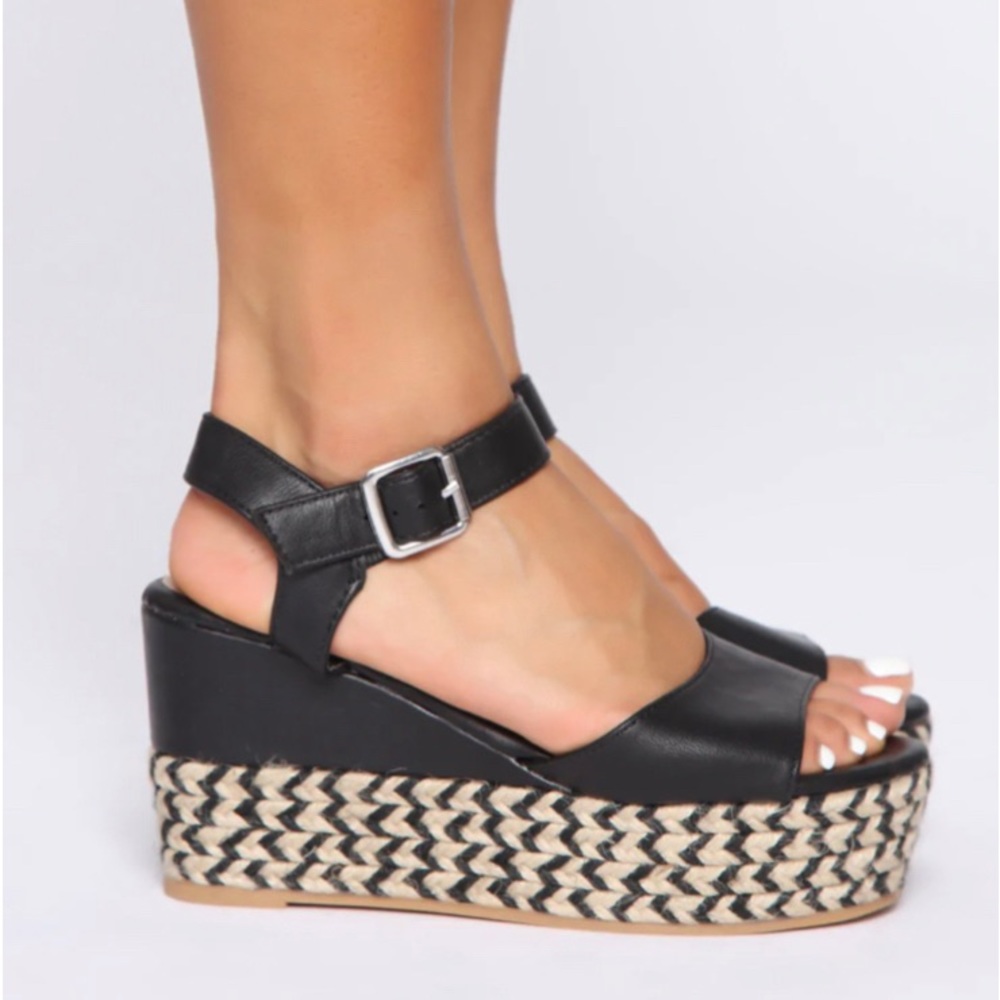 FashionNova: No Judging Here Wedges - Black w/o box
